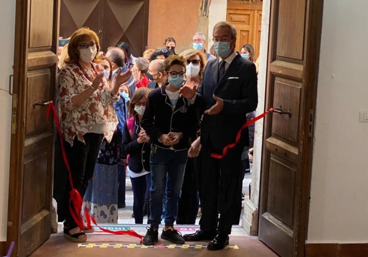 Primo giorno alle "Benedettine", partite lezioni: "Lavori alla Solito in tempi rapidi" - Greco alla festa per il primo giorno di lezioni 