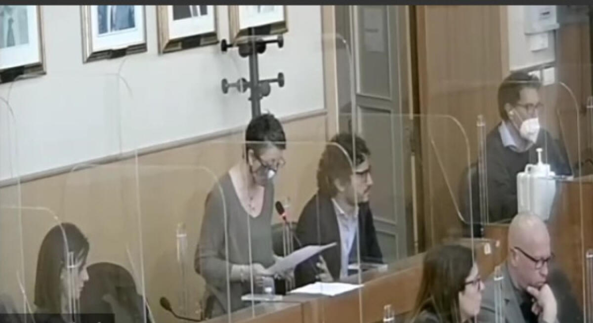 Passano mozioni M5s e Lega: Udc lascia subito l'aula, "gelo" con Greco - L'opposizione chiede un monotematico sul servizio rifiuti