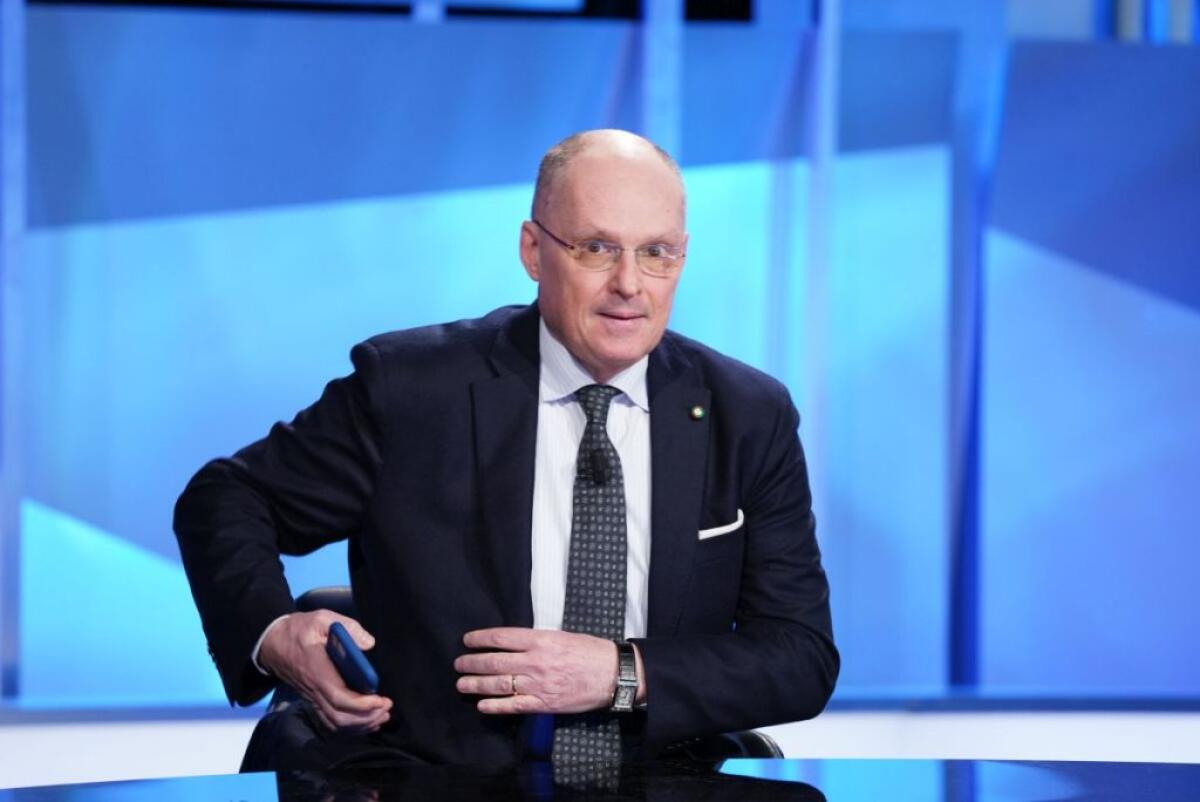 Ricciardi “Logorante fare tamponi continui, aumenteranno i vaccini” - 