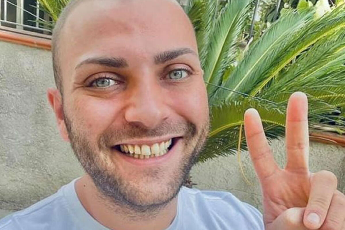 Secondo spicchio alla Bella Napoli e la città consacrata a "destinazione gastronomica" - Nella foto: Daniele Cacciuolo festeggia il secondo spicchio attribuito alla pizzeria Bella Napoli dalla guida Gambero Rocco.