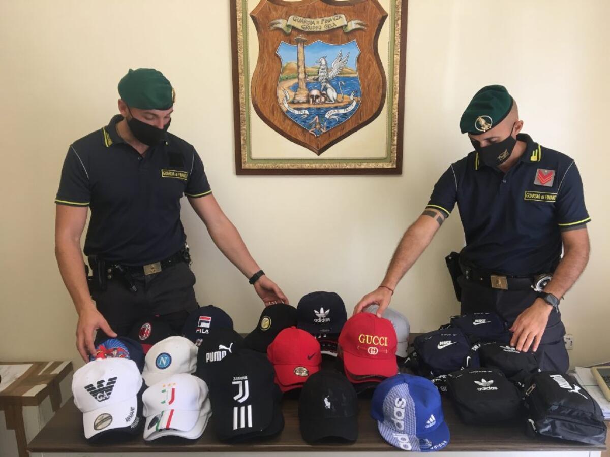 Falsi, sequestri in città: finanzieri scoprono più di ottomila prodotti vietati - 
