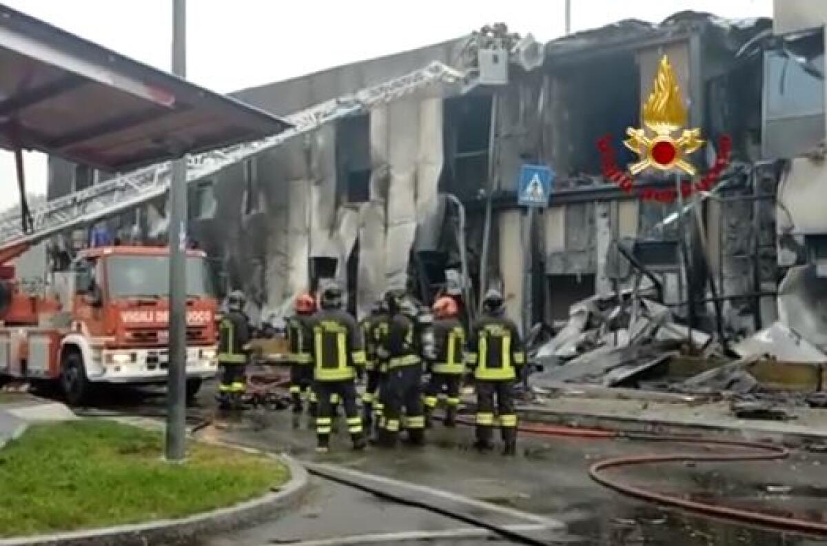 Aereo privato precipita nel Milanese, salgono a 8 le vittime - 