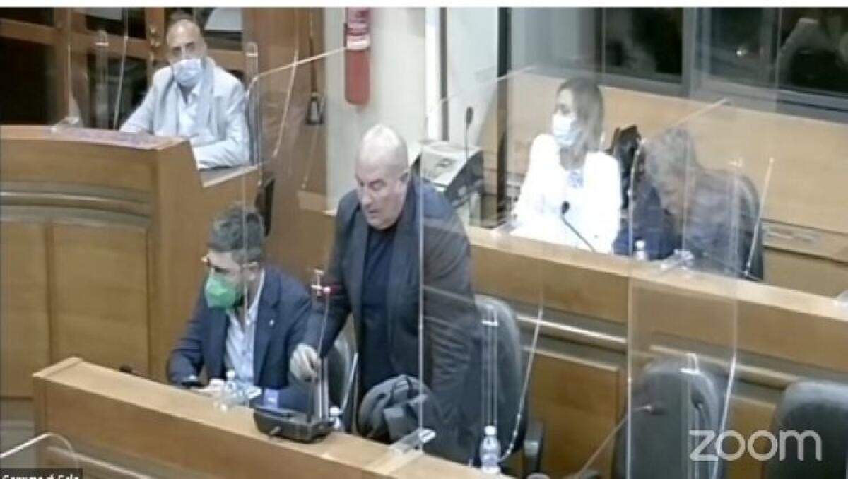 "La maggioranza non esiste più", "lealisti" fanno saltare il banco? Greco dovrà decidere - Ieri un lungo vertice tra consiglieri di maggioranza