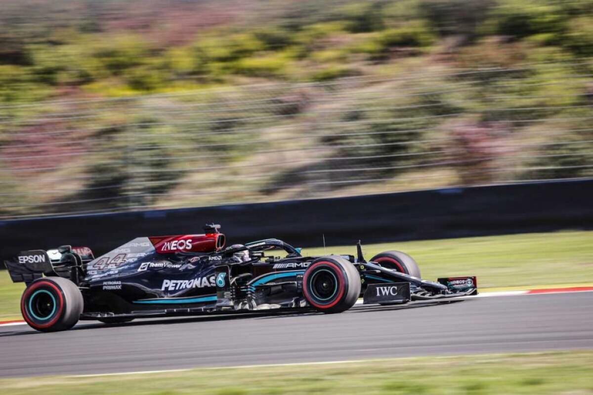 Hamilton domina le libere in Turchia ma Leclerc è vicino - 