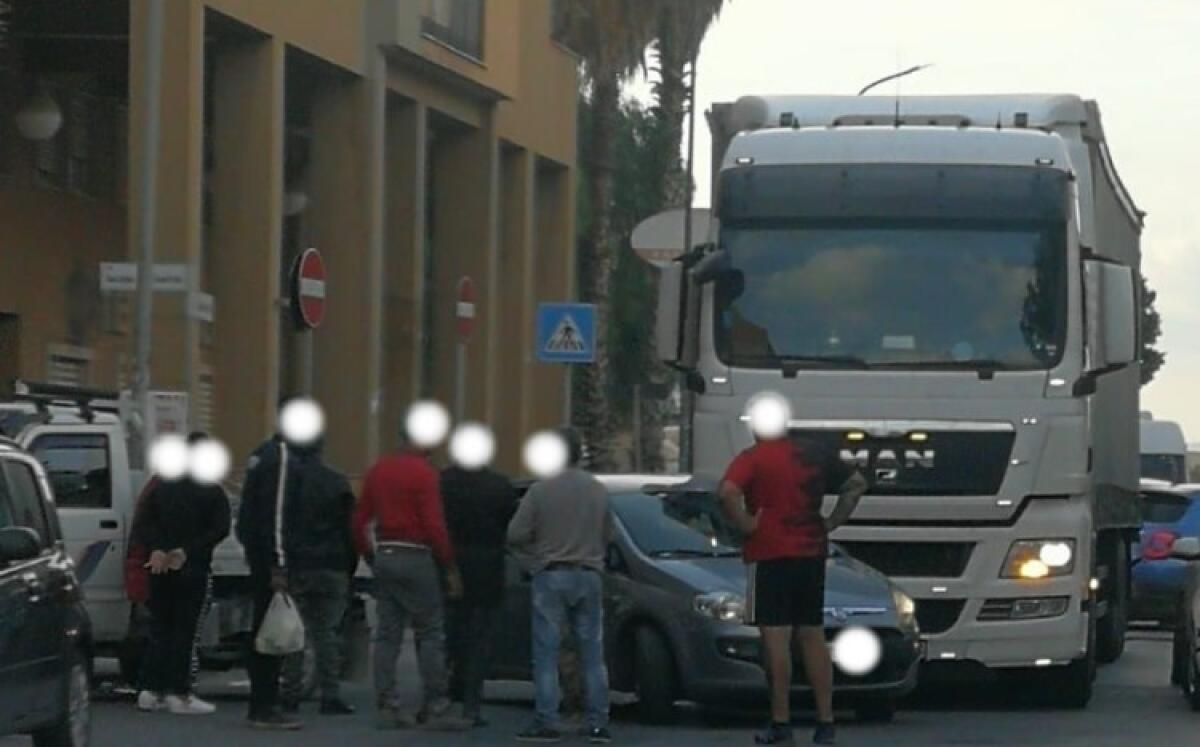 Un altro incidente in via Venezia, impatto tra un'auto e un tir - 