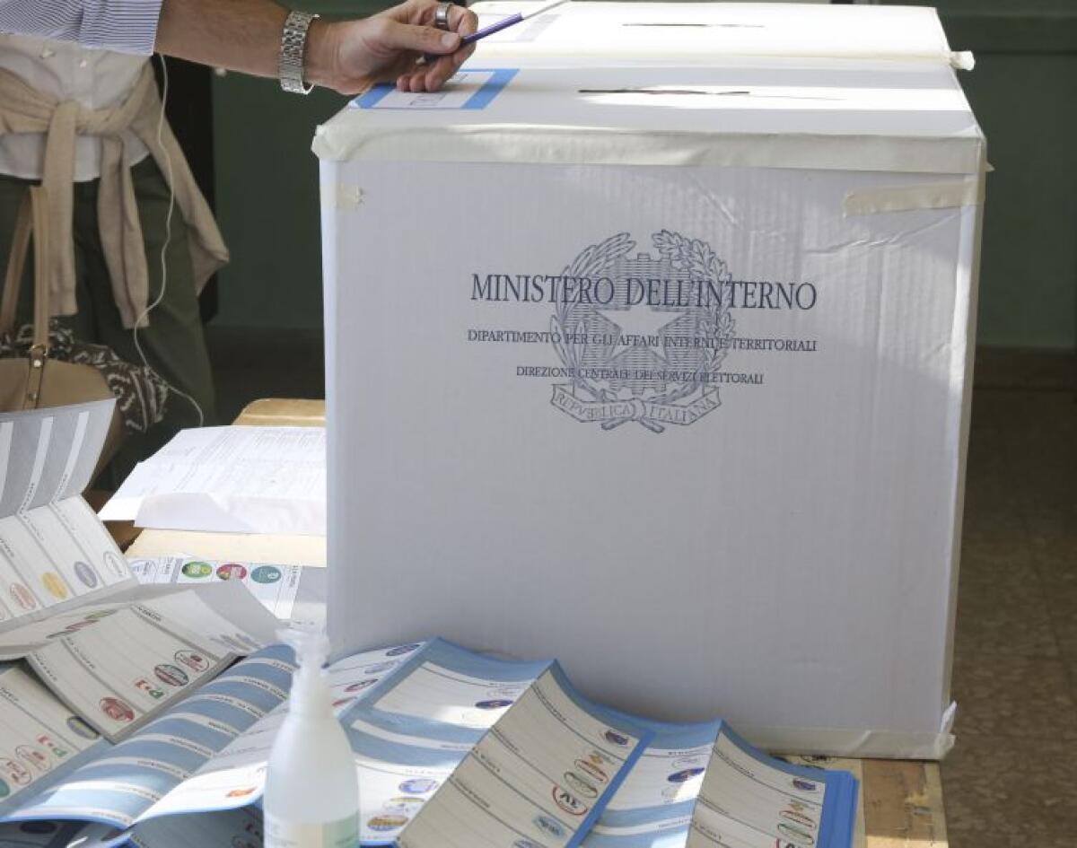 Urne aperte per i ballottaggi, occhi puntati su Roma e Torino - 