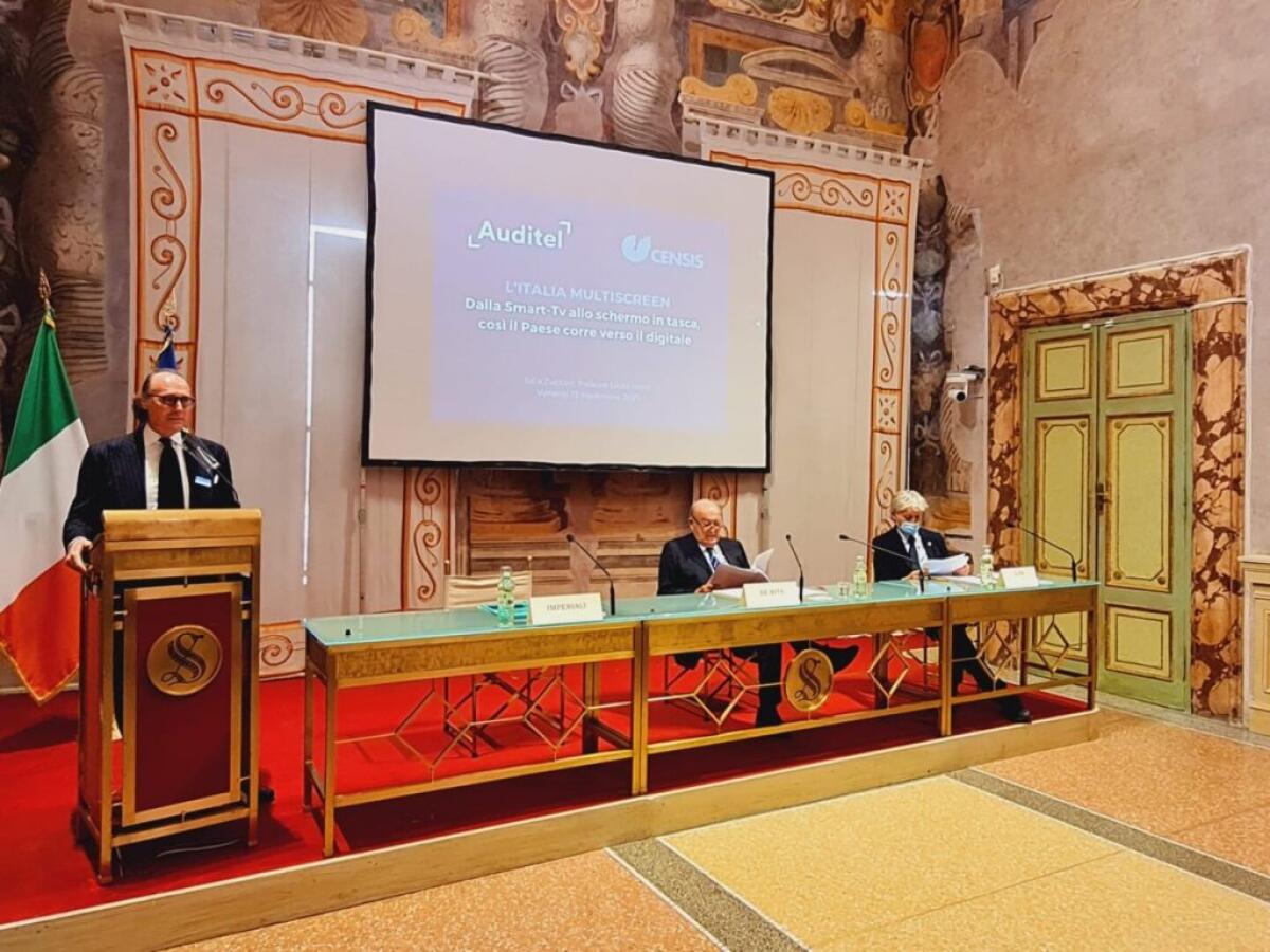 Auditel-Censis, 5 schermi in ogni famiglia, Internet cambia la Tv - 