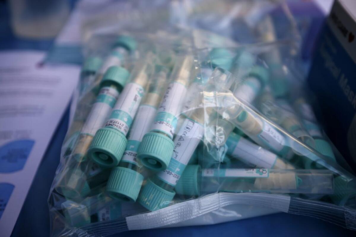 Covid, i casi continuano a crescere con l’incognita variante Omicron - 
