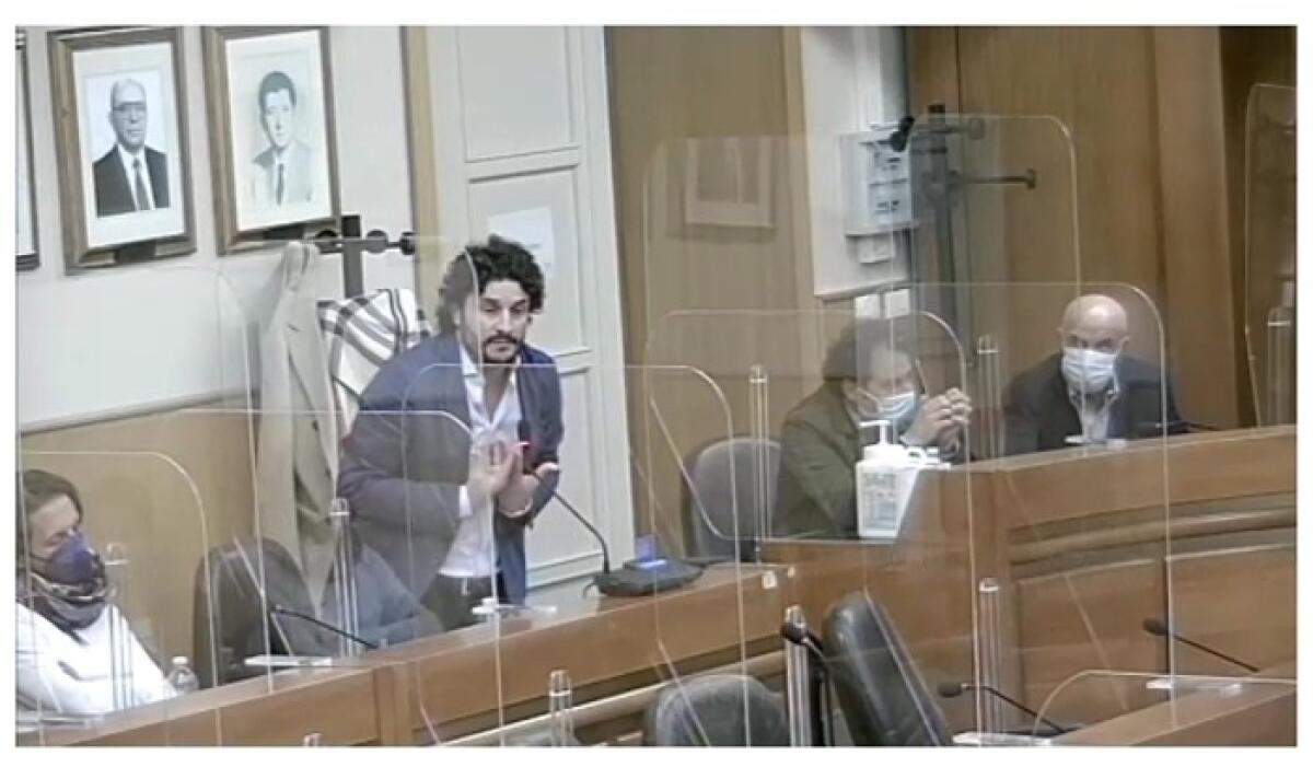 "Greco avrebbe dovuto dimettersi", Scerra: "In due anni e mezzo, un dramma sociale" - Scerra durante un dibattito in aula consiliare