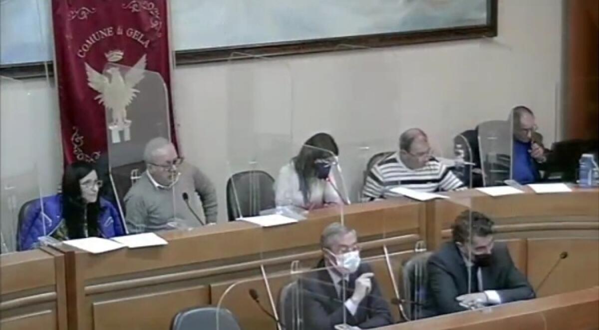 La maggioranza approva l'assestamento di bilancio, "giallo" sull'immediata esecutività - 