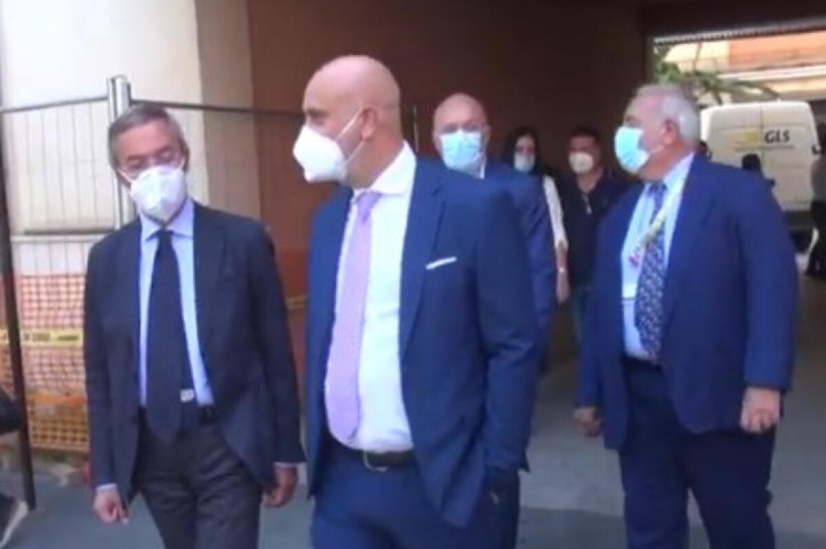 Nuova terapia intensiva, anche Comune ha rilasciato permesso: progetto approvato - Il sopralluogo dello scorso anno al "Vittorio Emanuele"