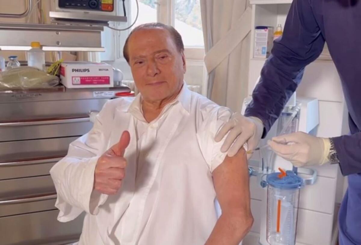 Covid, Berlusconi riceve la terza dose di vaccino - 