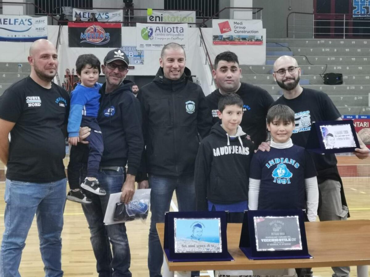 Cori e ricordi, tutti nella memoria di Nele "Svizzero" e Peppe Alabiso - Il ricordo dei tifosi