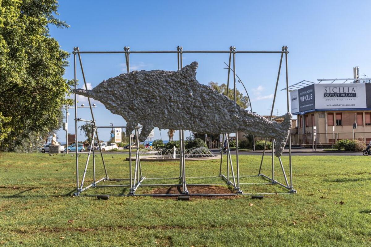 ART&amp;more by glo, a Catania l’installazione Alba dei Tempi di Vascellari - 