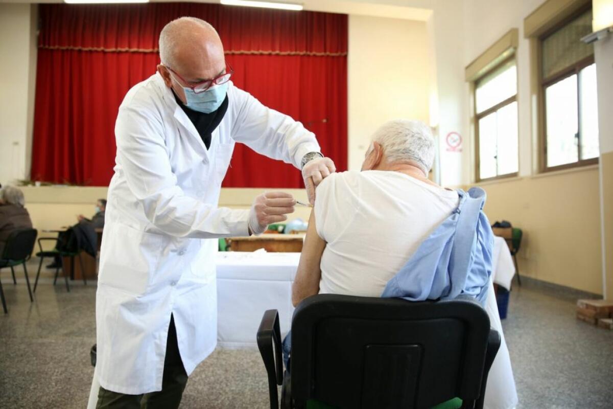 Covid, 2.818 nuovi casi e 20 decessi nelle ultime 24 ore - 