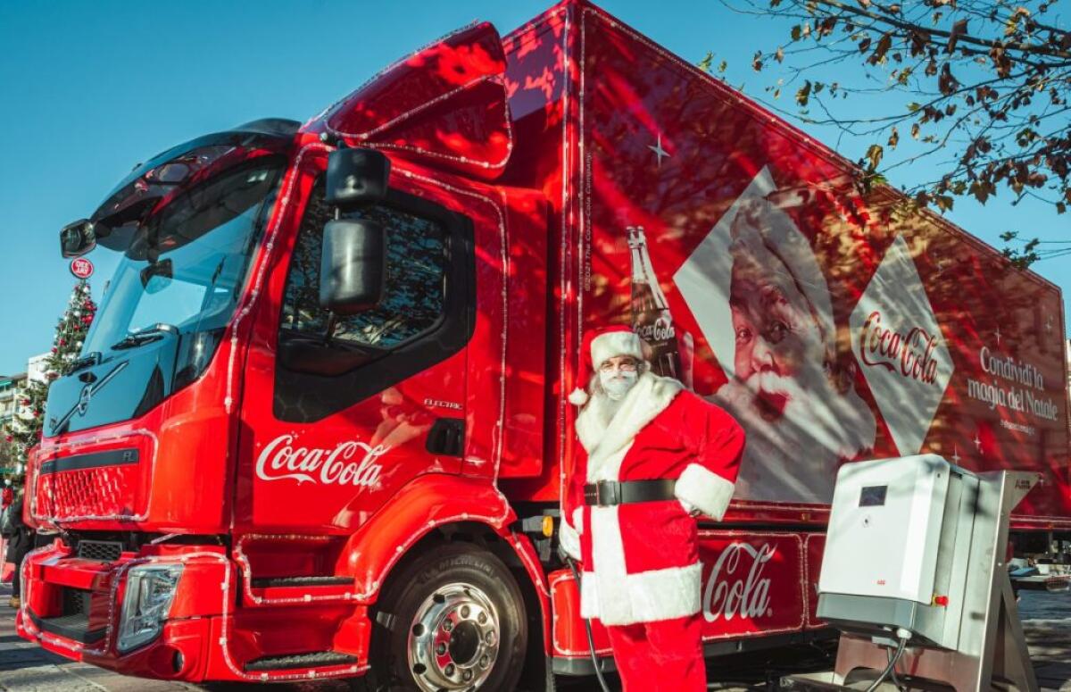 Babbo Natale viaggia in elettrico con ABB, Coca-Cola e Volvo Trucks - 