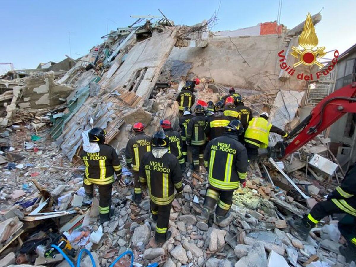 Crollo a Ravanusa, estratti altri 4 corpi. Sette le vittime - 