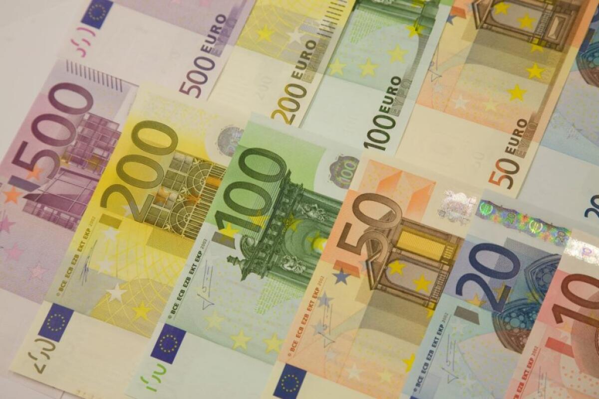 Più liquidità ma diminuisce la quota degli italiani che risparmiano - 