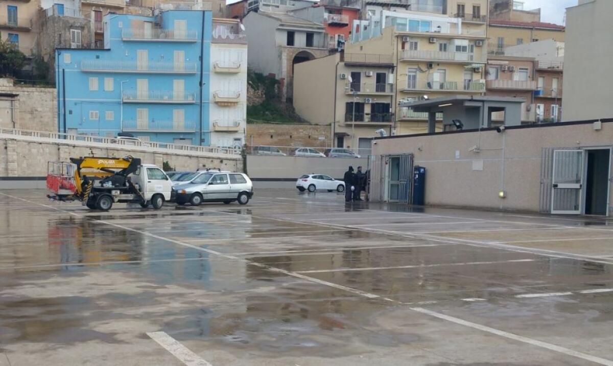 Strisce blu e parcheggi, partita procedura per la gara: ci sarà affidamento a privati - Il parcheggio Arena