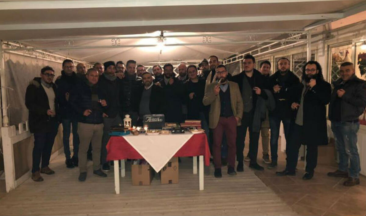 Degustazione di sigari, tutto pronto per accendere gli Efebo - Il raduno dei cultori del lento fumo