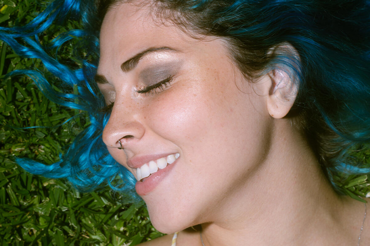 Dopo "Amici" Ludovica si esalta con Moonlight, il suo singolo a trazione gelese - Nella foto grande: Ludovica Caniglia