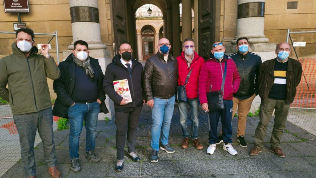 Rifiuti, sindacati in prefettura: "Ribadita nostra linea, ora tavolo con Srr e Impianti" - I rappresentanti sindacali ricevuti in prefettura
