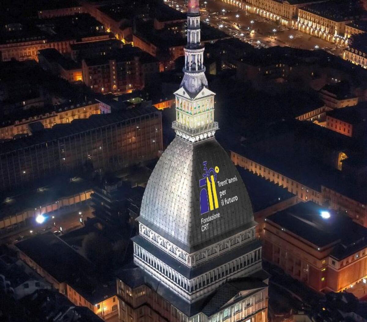 Torino, la Fondazione CRT compie 30 anni e illumina la Mole Antonelliana - 