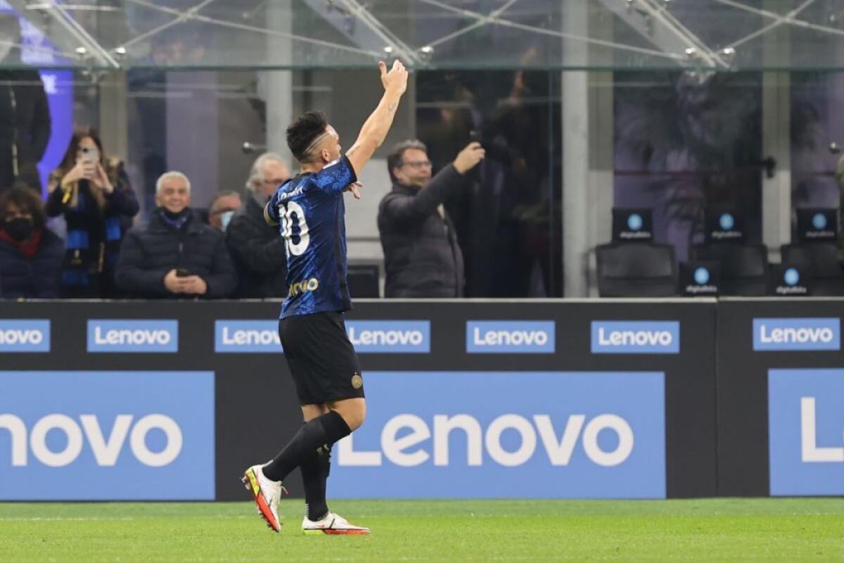 Cagliari travolto a San Siro, Inter da sola in testa - 