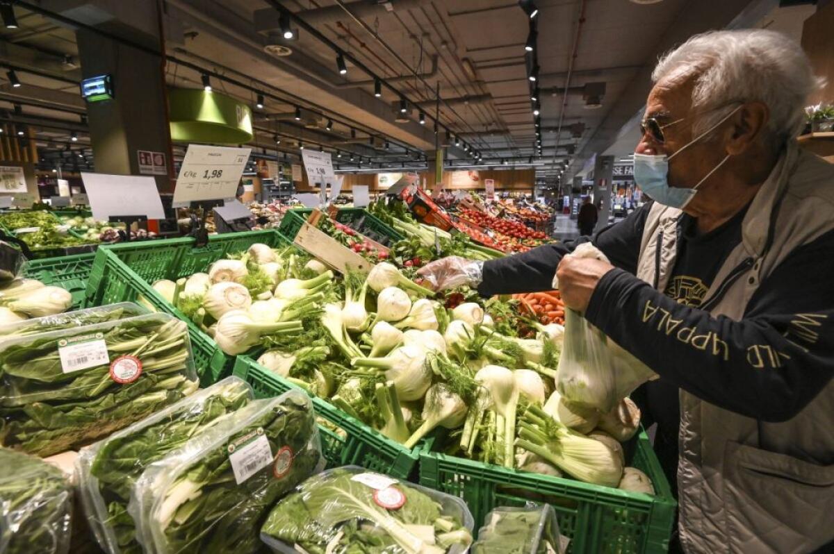A novembre l’inflazione accelera ancora, +3,7% su base annua - 