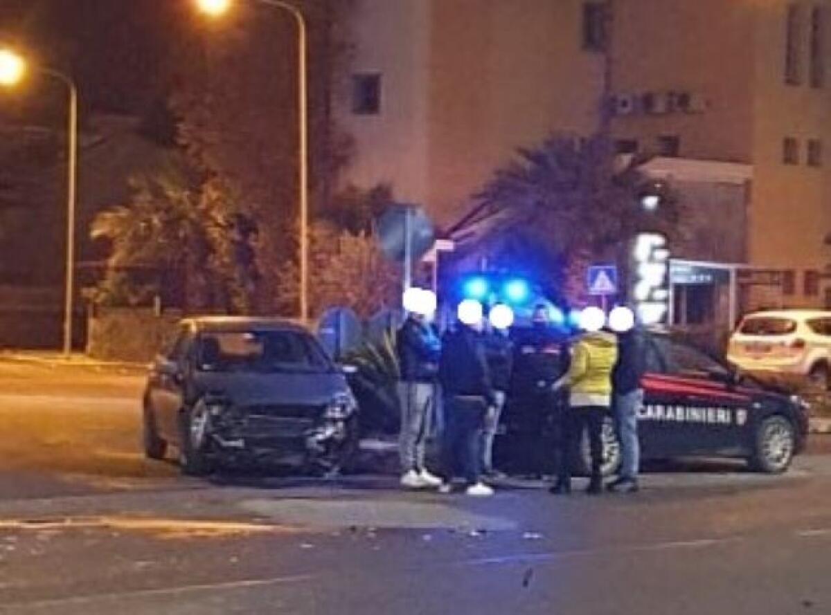 Impatto tra auto sulla Gela-Manfria, coinvolte due vetture - L'impatto nella notte