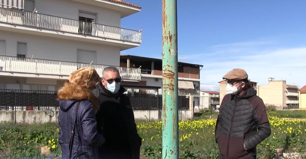 Cantina sociale, interventi per rimuovere i pali pericolanti dell'illuminazione - L'amministratore Ghelas Trainito si è recato a Cantina sociale