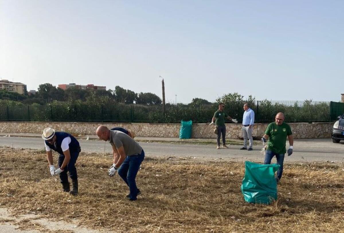 Montelungo, commisione lavora sul regolamento: dovrà arrivare in consiglio comunale - I volontari impegnati nella pulizia dell'area di Montelungo