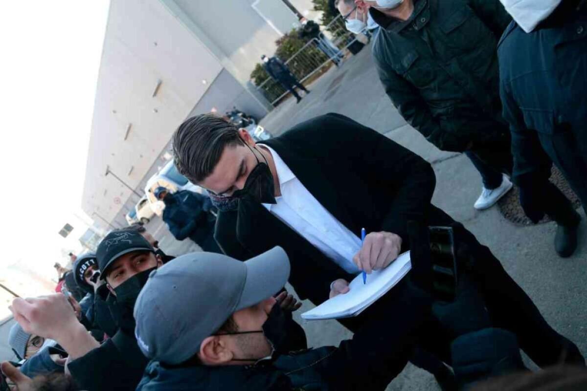 Visite mediche e firma, Vlahovic nuovo giocatore della Juve - 