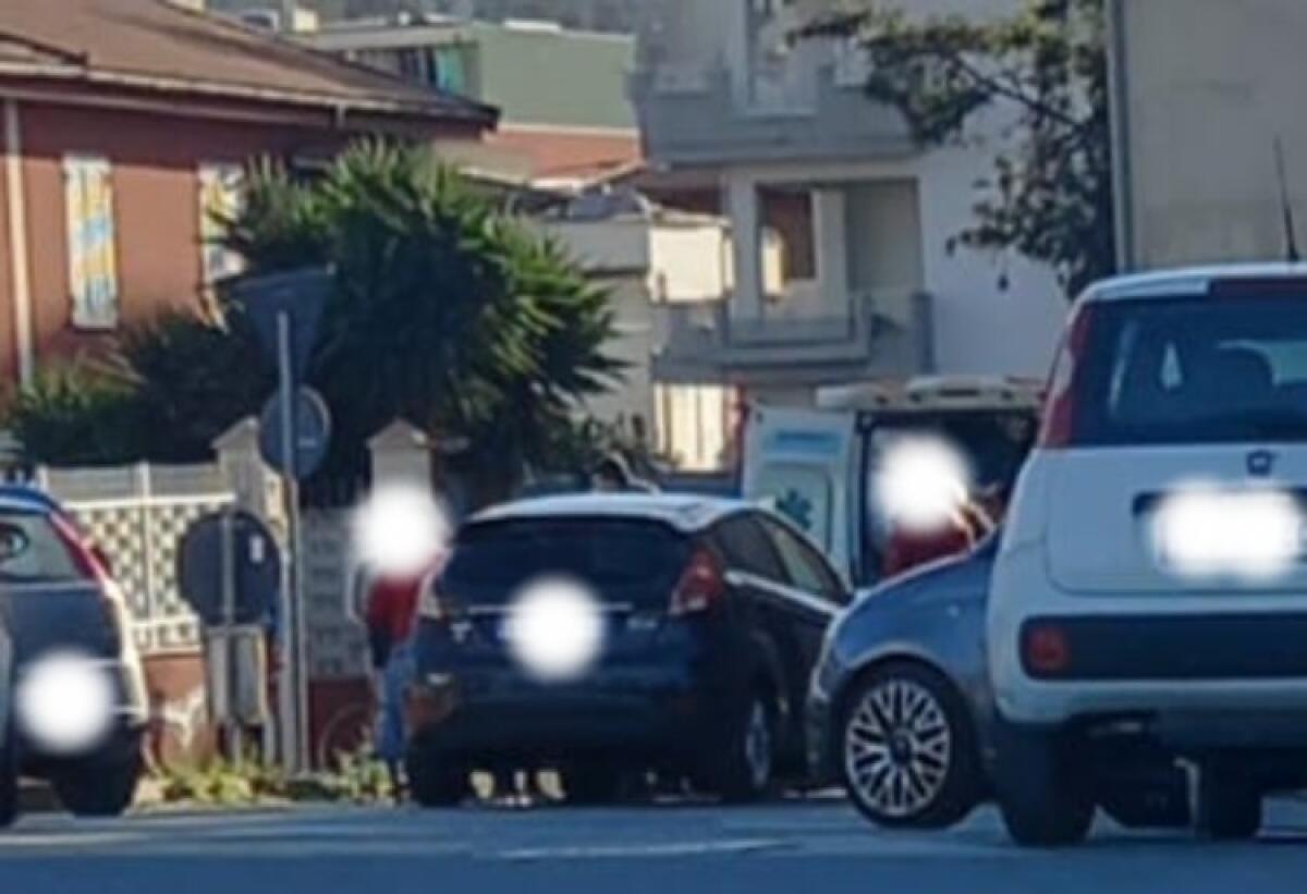 Incidente alla rotonda per Settefarine, era rimasto ferito: morto Infurna - L'incidente all'altezza della rotonda stradale per Settefarine