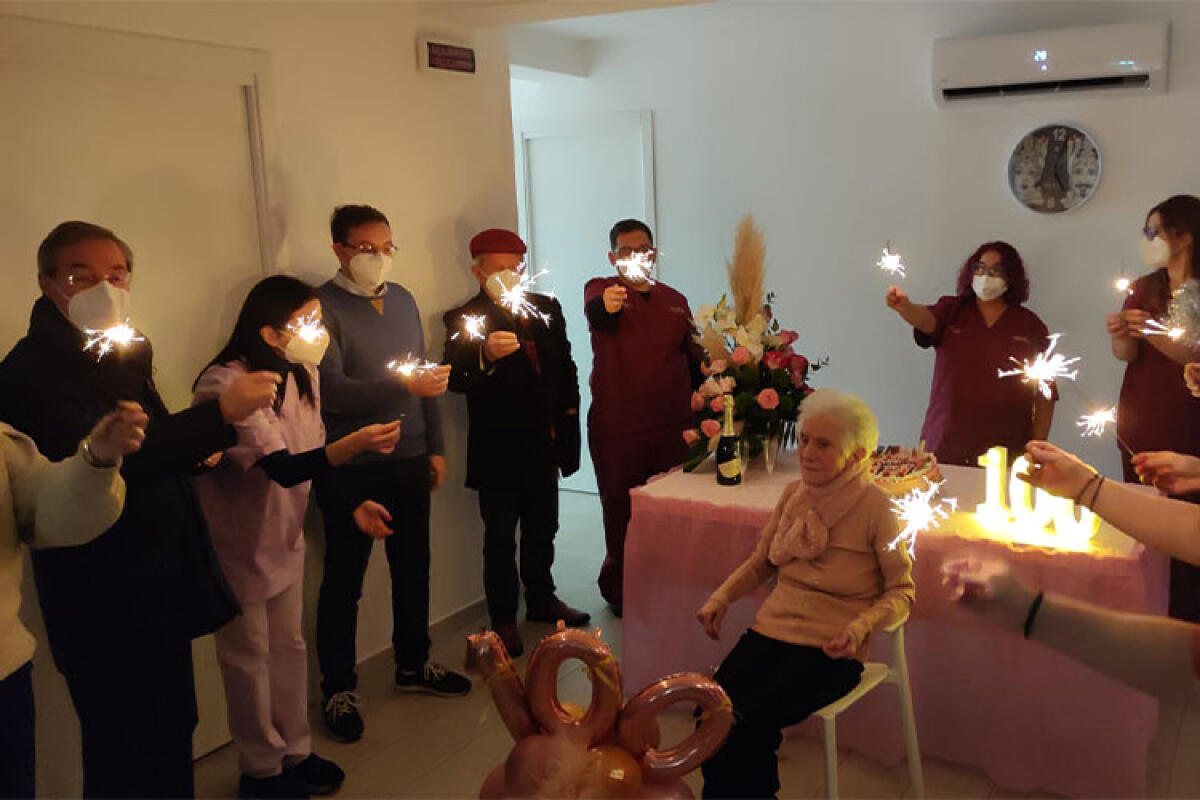 Nonna Giulia spegne cento candeline, il segreto è avere sempre lavorato - 