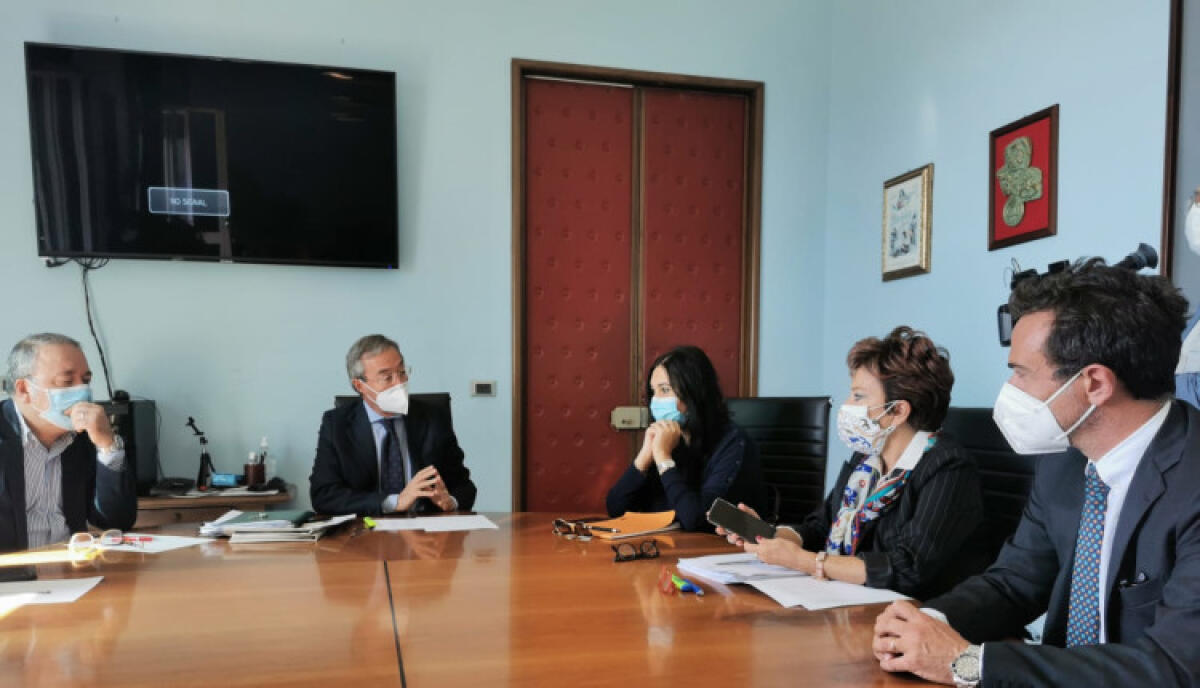 Vertice Asp-sindaci su scuole, Greco: "Dad fino a quando non ci sarà screening completo" - Il sindaco insieme ai vertici di Asp