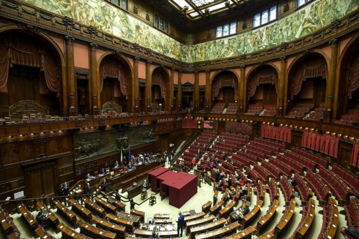 Quirinale, fumata nera anche al secondo scrutinio, 527 schede bianche - 