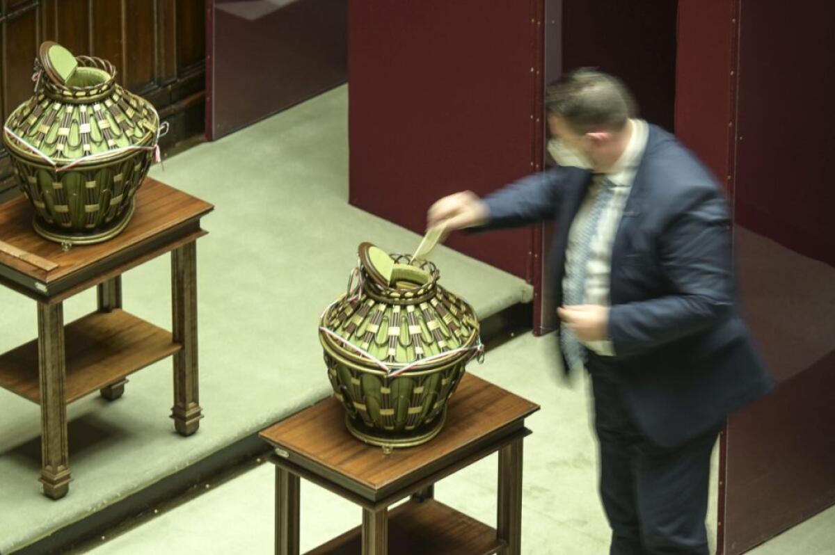 Nuova fumata nera per il Quirinale, Mattarella il più votato - 