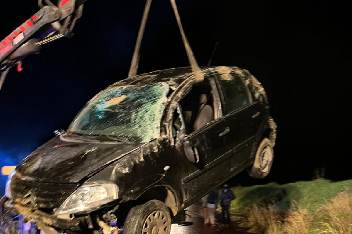 Schianto sulla sp8, auto ribaltata e distrutta: ci sono feriti - La vettura è stata rimossa