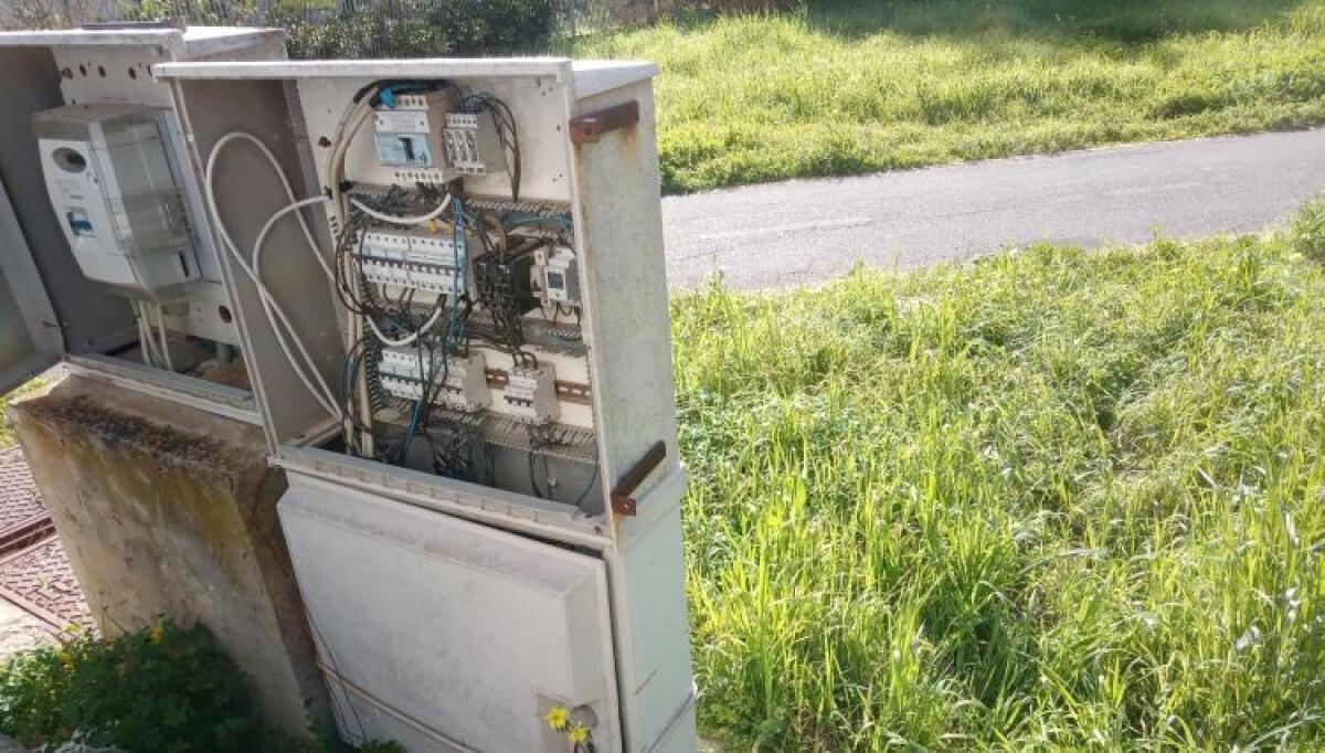 Via Sabbioncello, sistema per l'illuminazione viene manomesso: è stato ripristinato - Dopo i danni il sistema è stato nuovamente attivato