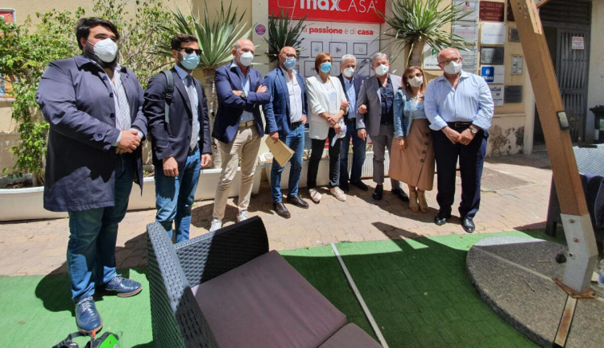 "Riaprire terapia intensiva", Pd: "Amministrazione connivente con Asp e Musumeci" - Siragusa e i dirigenti locali del partito