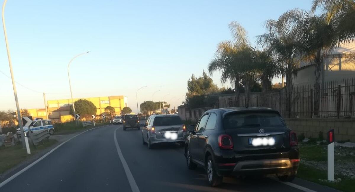 Incidente sulla Gela-Manfria, tre auto coinvolte: almeno due feriti - L'impatto sulla Gela-Manfria