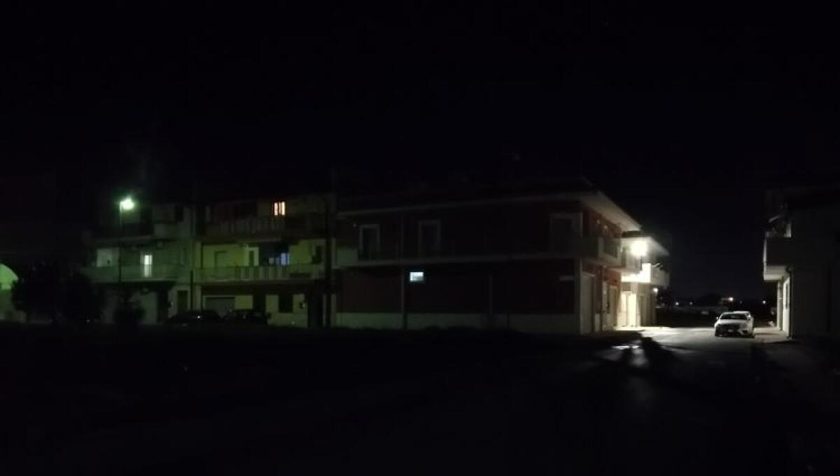 Cantina sociale, manca l'illuminazione pubblica e i pericoli aumentano - Buio all'incrocio tra via Chopin e via Zandonai