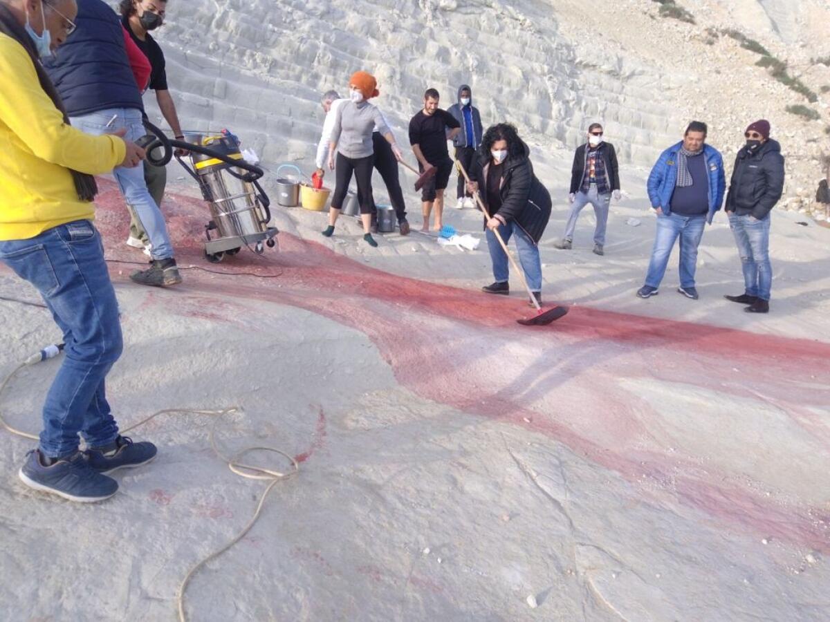 Scala dei Turchi, Musumeci “Gara di civismo. Eliminate le macchie” - 