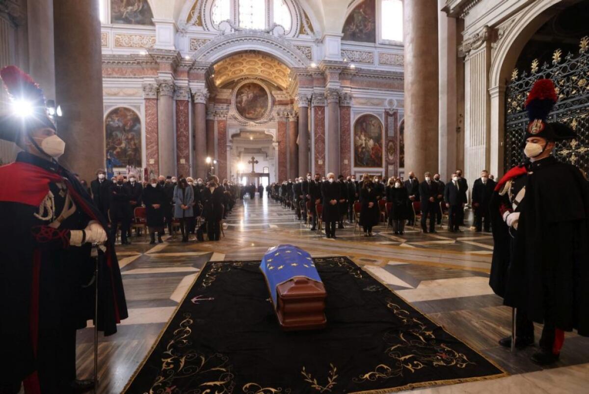 L’ultimo saluto a Sassoli, la moglie “Vita bella finita troppo presto” - 