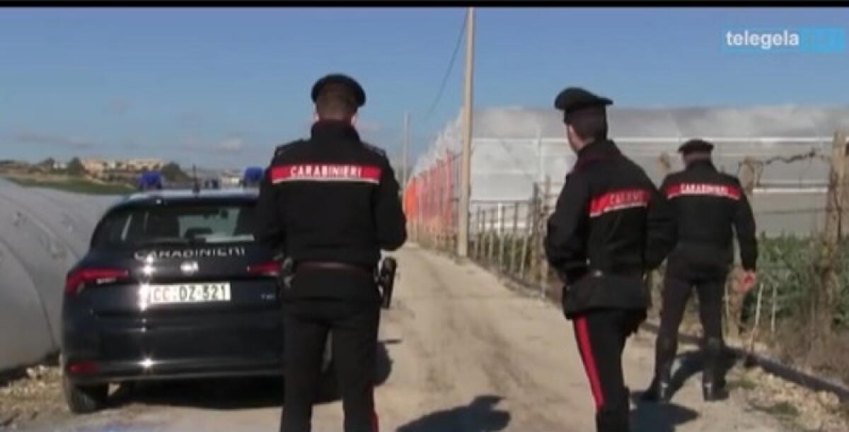 Strage Licata, sarà proclamato il lutto cittadino: oggi è il giorno del dolore - I carabinieri nei pressi dell'immobile della strage