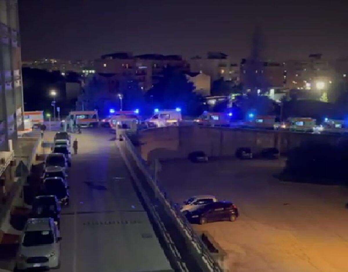 Emergenza Covid, ambulanze in coda a Palermo - 