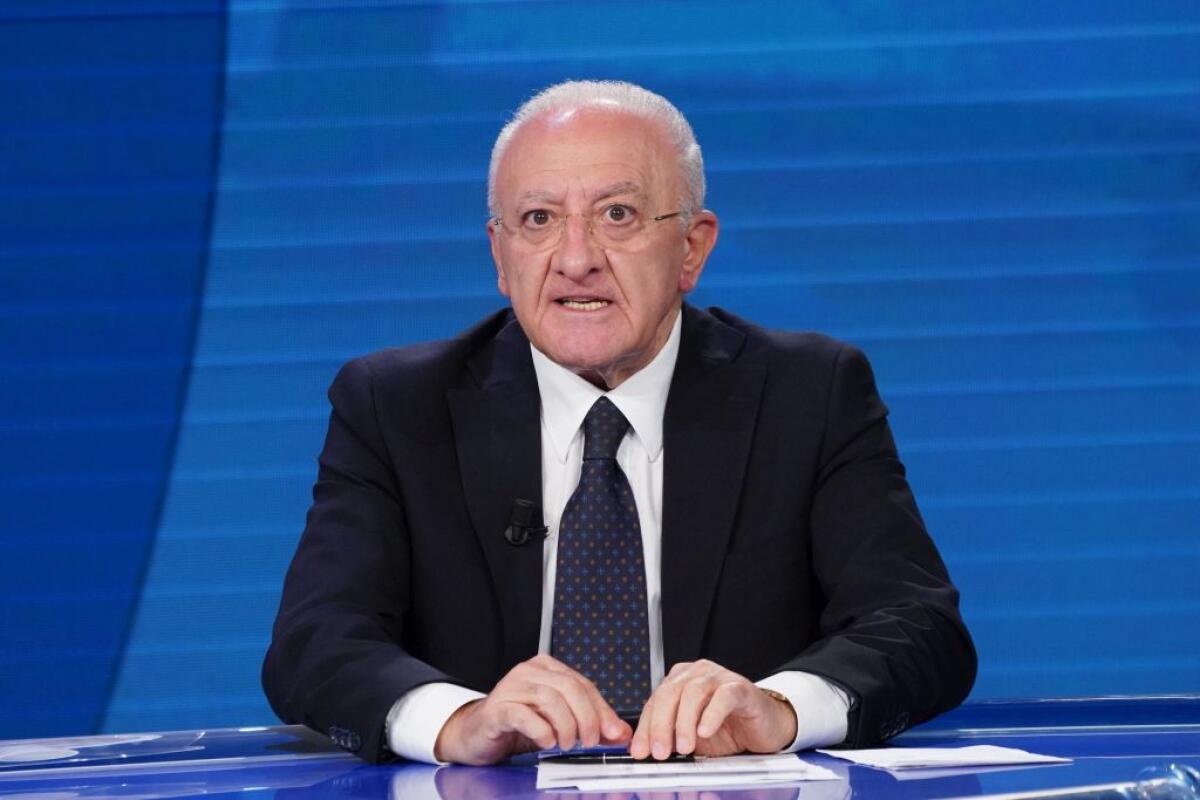 Covid, De Luca “Rinviare di 20-30 giorni il ritorno a scuola” - 