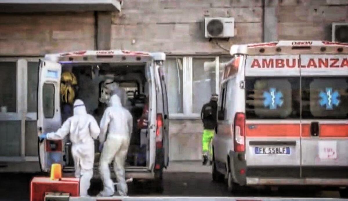 Più guariti e meno contagi Covid, in città linea sotto 4 mila: c'è però un altro morto - 