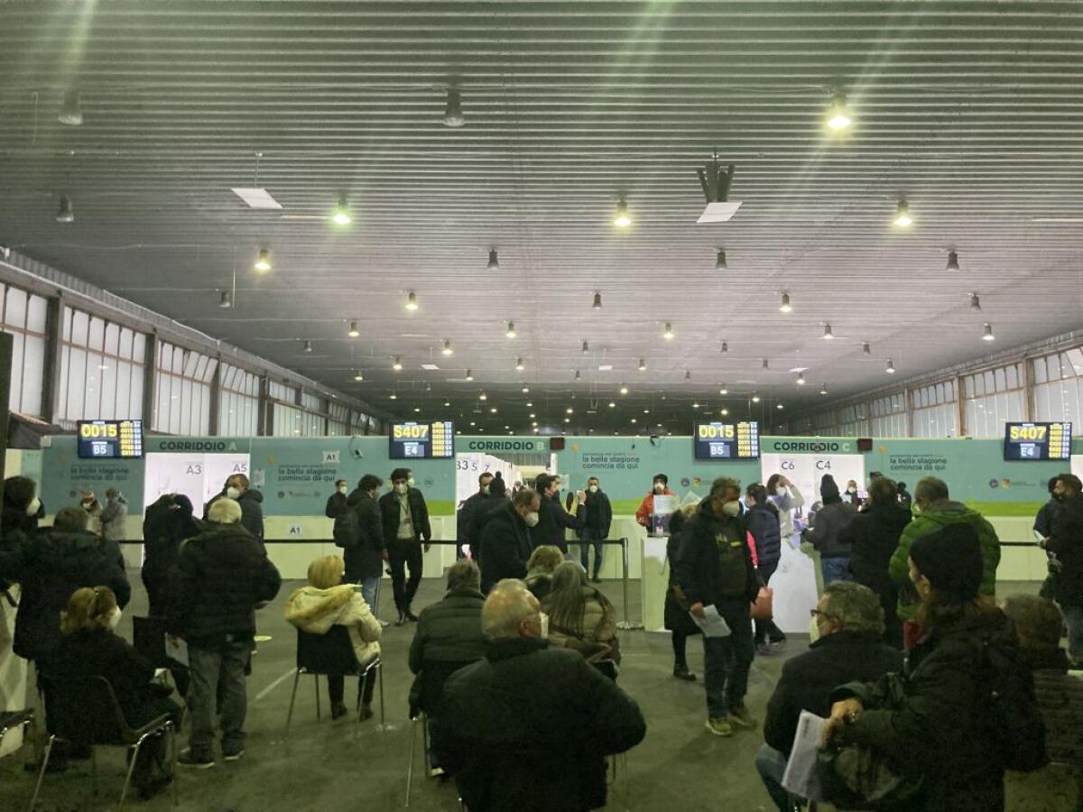 Vaccino, Costa “Positivo bilancio serale over50 in hub Fiera Palermo” - 